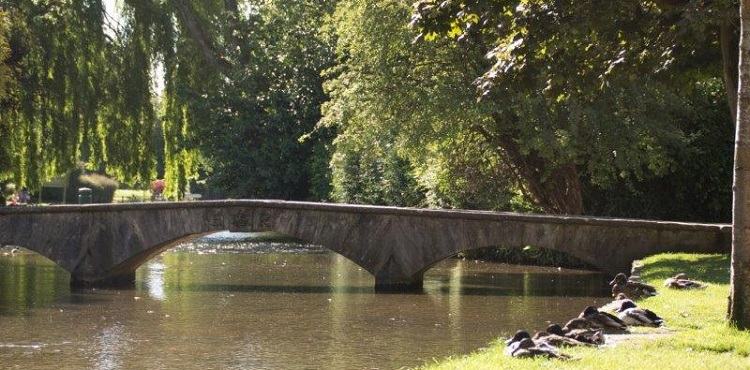 Best Cotswold Tours - Bourton on the Water